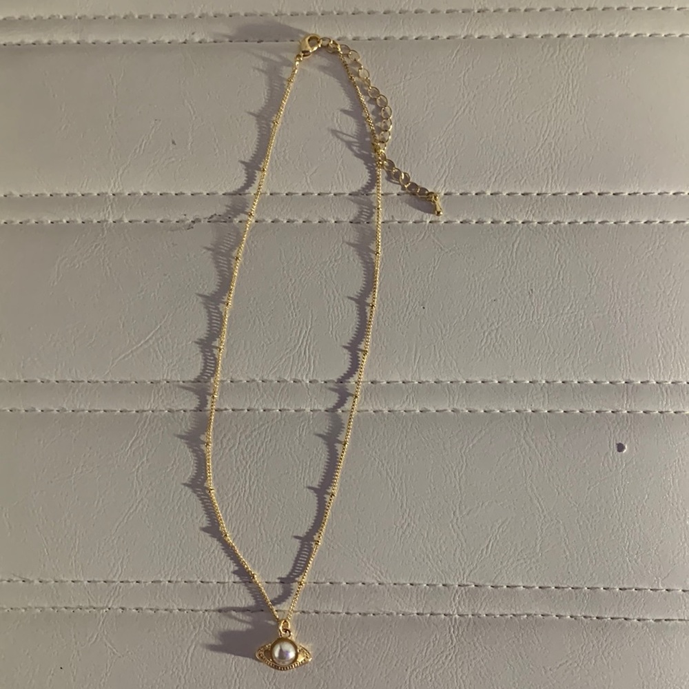 Trendy pearl necklace